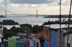 Ciudad Bolívar, na beira do rio Orinoco,  Venezuela. Ao fundo, a grande ponte que atravessa o rio